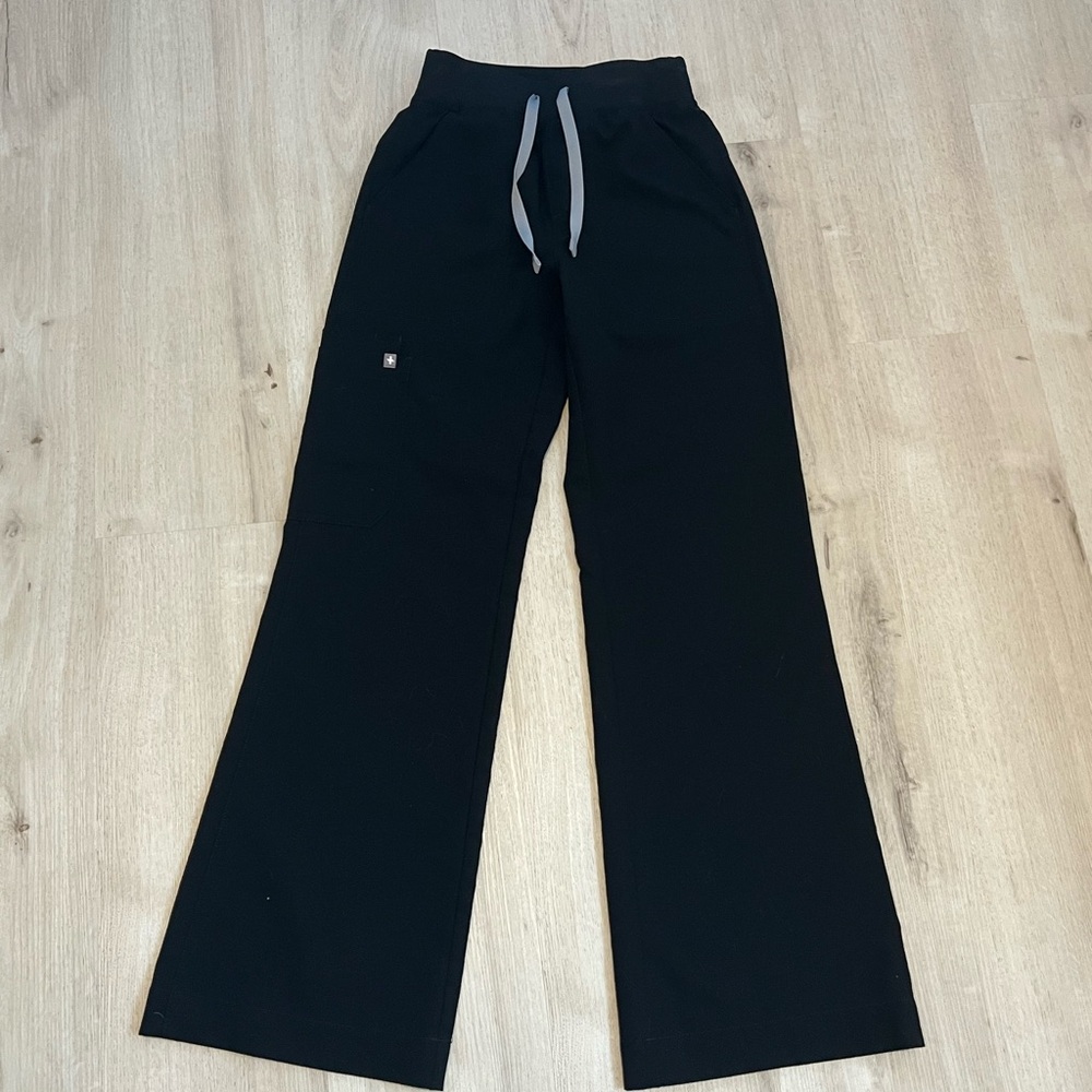 Figs Women's Wide Leg Pants in Black with Gray Accents